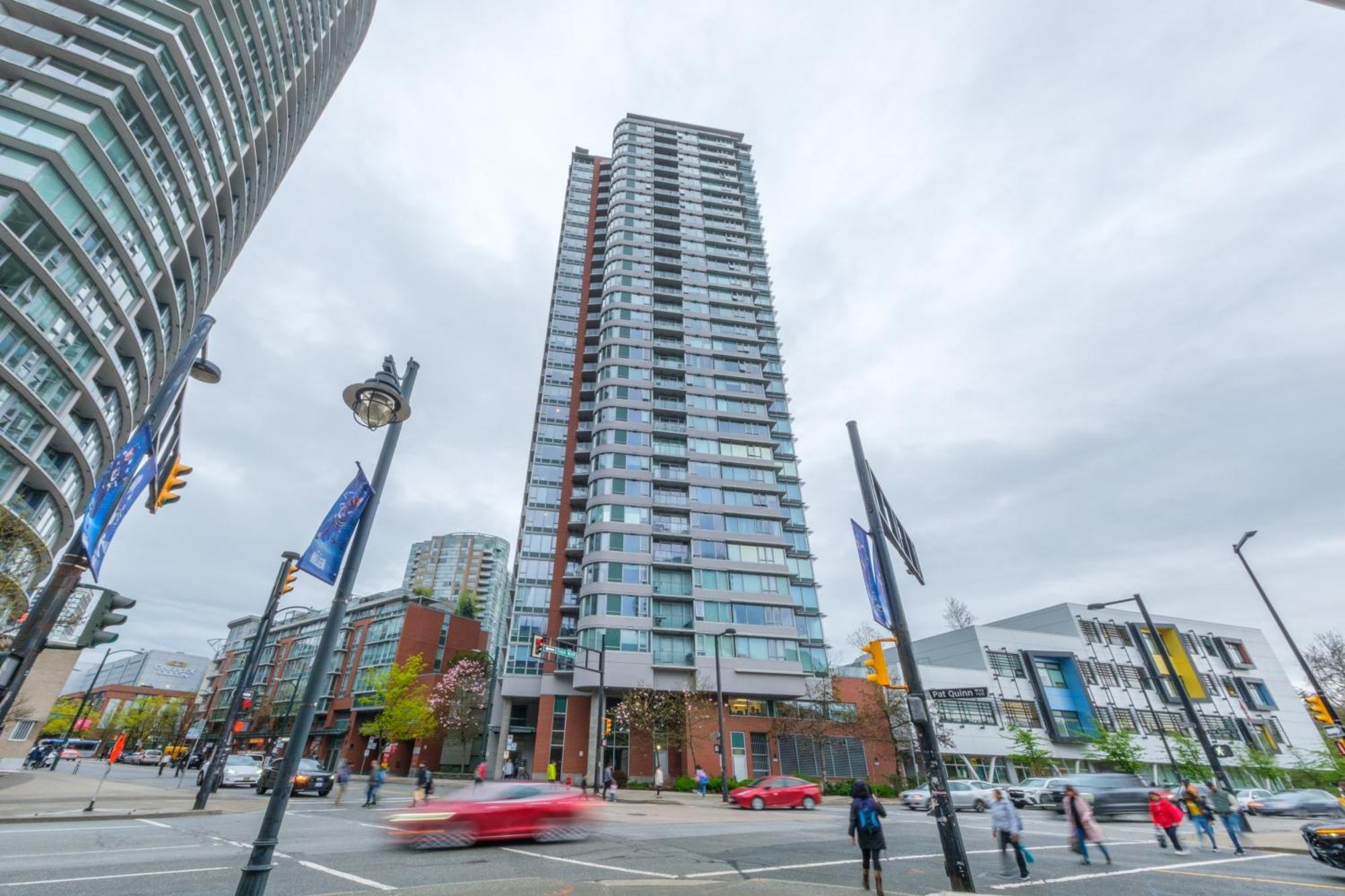 Central 1-Bedroom Apartment With Pool, Jacuzzi & Sauna Vancouver Esterno foto