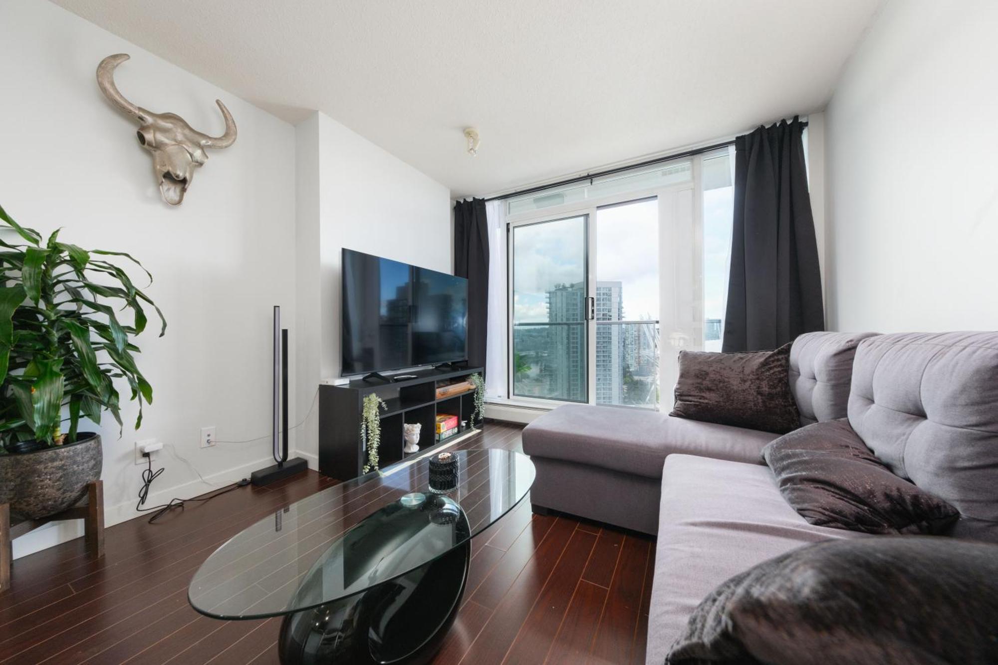 Central 1-Bedroom Apartment With Pool, Jacuzzi & Sauna Vancouver Esterno foto